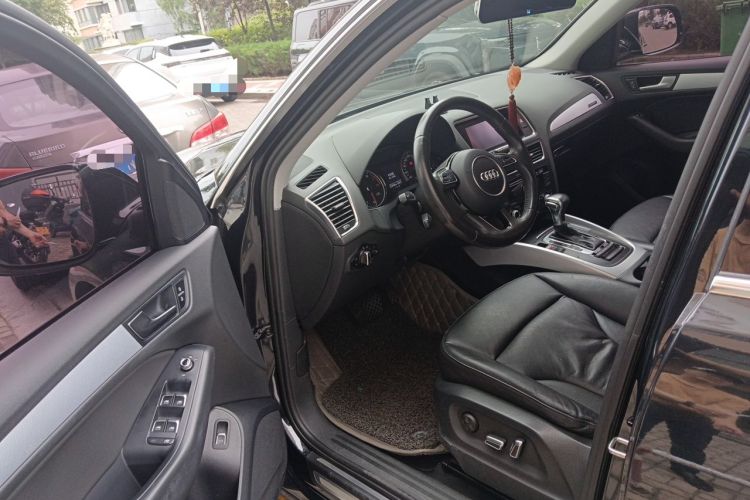 Used Audi Q5 2013 40 TFSI Technology Edition Driver Seat