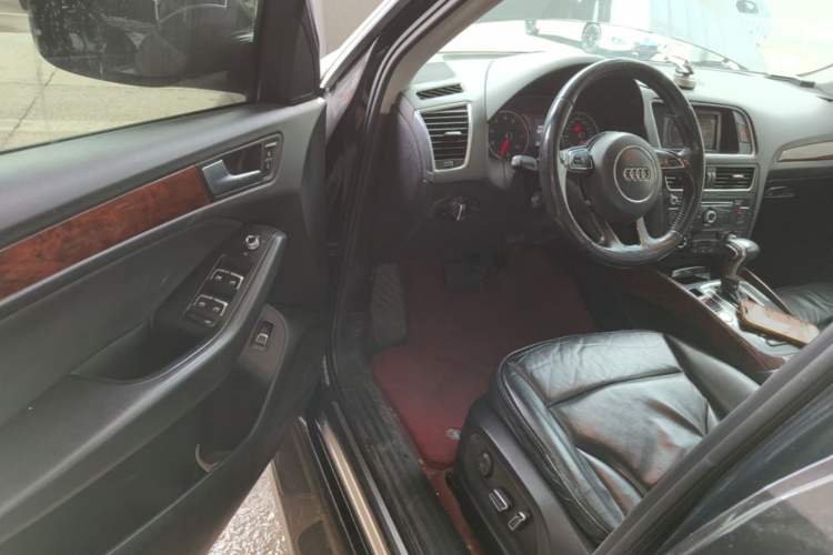 Used Audi Q5 2013 40 TFSI Technology Edition Driver Seat