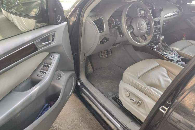 Used Audi Q5 2013 40 TFSI Technology Edition Driver Seat