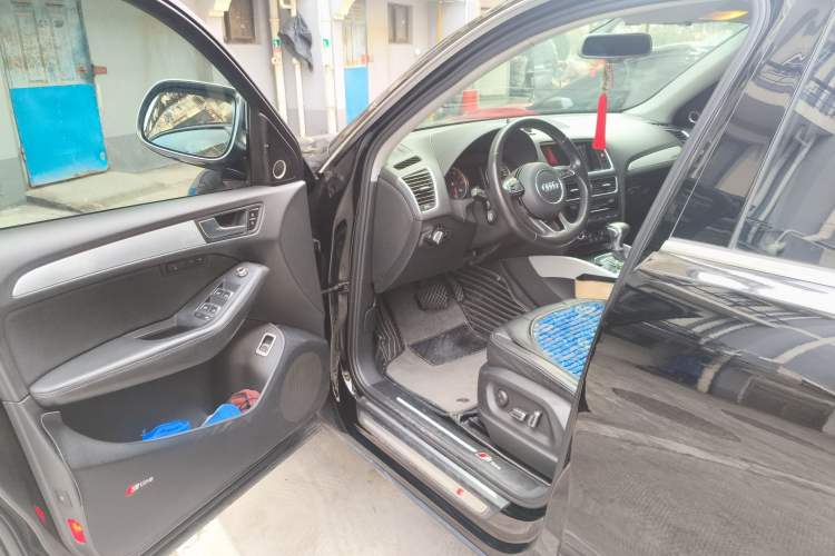 Used Audi Q5 2013 45 TFSI quattro Sport Edition Driver Seat