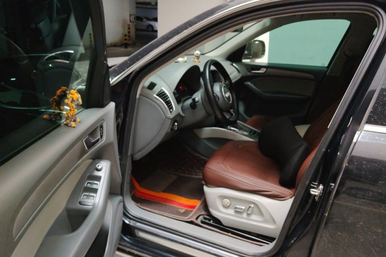 Used Audi Q5 2013 40 TFSI Ambition Driver Seat