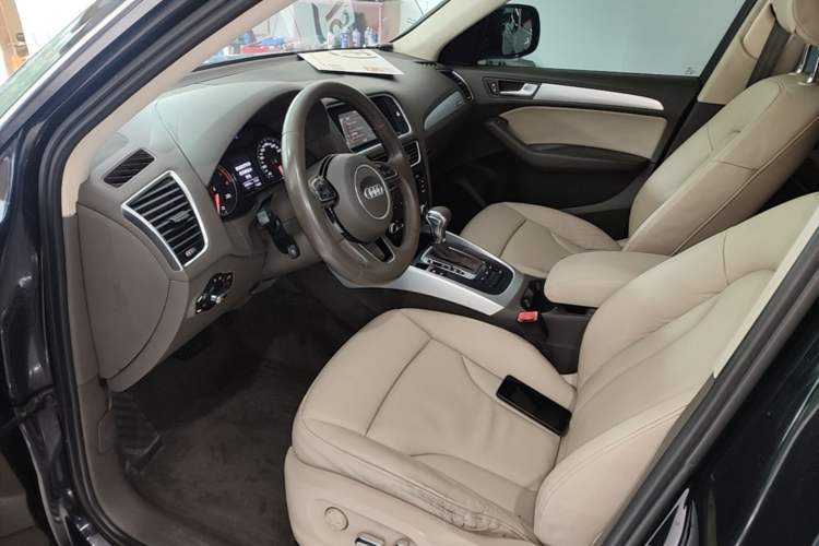 Used Audi Q5 2013 40 TFSI Technology Edition Driver Seat