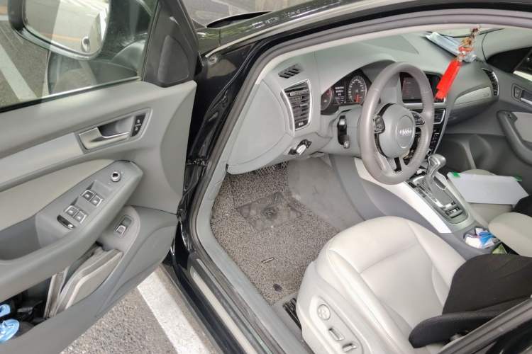Used Audi Q5 2013 40 TFSI Technology Edition Driver Seat