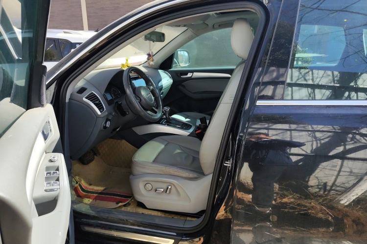 Used Audi Q5 2013 40 TFSI Technology Edition Driver Seat