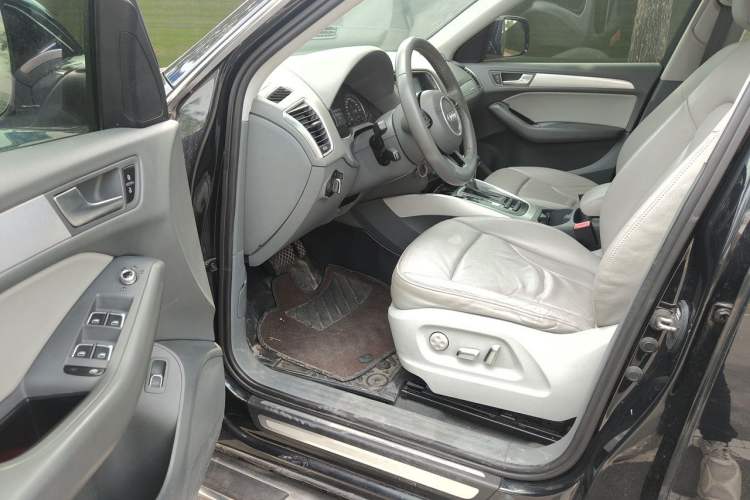 Used Audi Q5 2013 40 TFSI Technology Edition Driver Seat