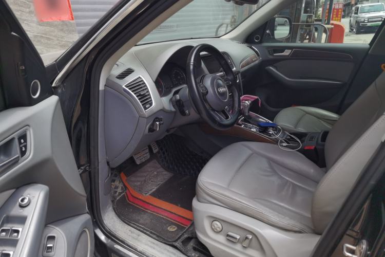 Used Audi Q5 2013 40 TFSI Comfort Edition Driver Seat