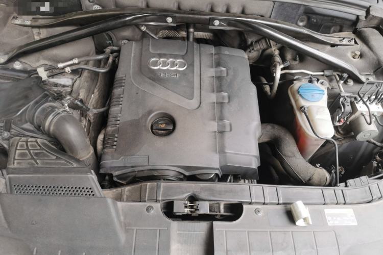 Used Audi Q5 2013 40 TFSI Ambition Engine Bay