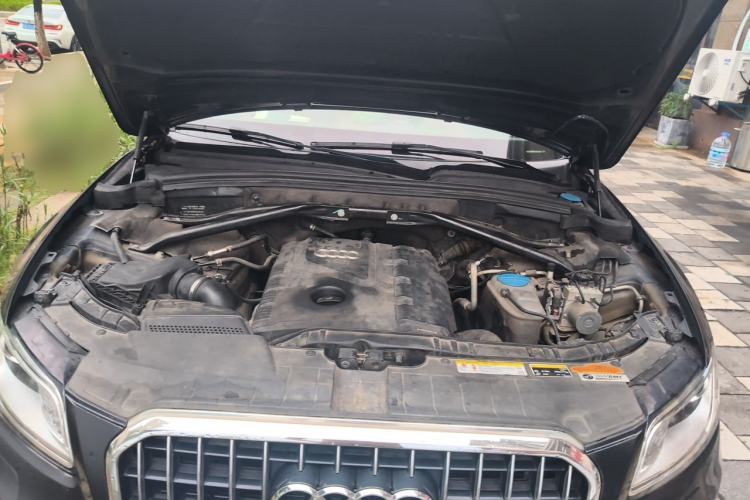 Used Audi Q5 2013 40 TFSI Technology Edition Engine Bay