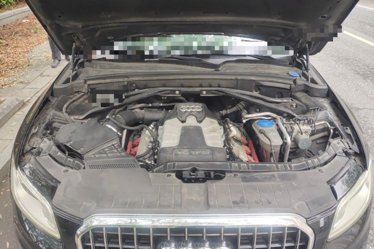 Used Audi Q5 2013 45 TFSI quattro off-road version Engine Bay