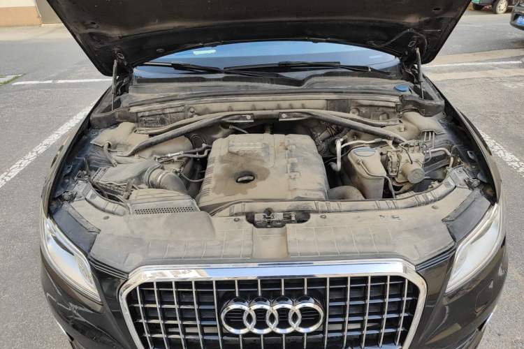 Used Audi Q5 2013 40 TFSI Technology Edition Engine Bay