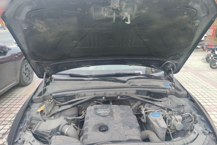 Used Audi Q5 2013 40 TFSI Technology Edition Engine Bay