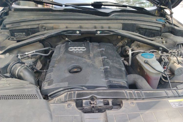 Used Audi Q5 2013 40 TFSI Comfort Edition Engine Bay
