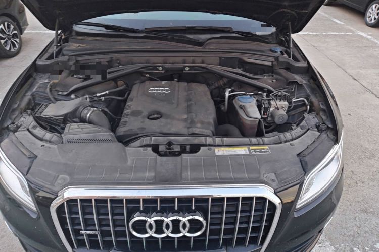 Used Audi Q5 2013 40 TFSI Ambition Engine Bay