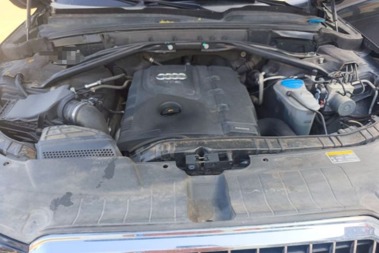Used Audi Q5 2013 40 TFSI Comfort Edition Engine Bay