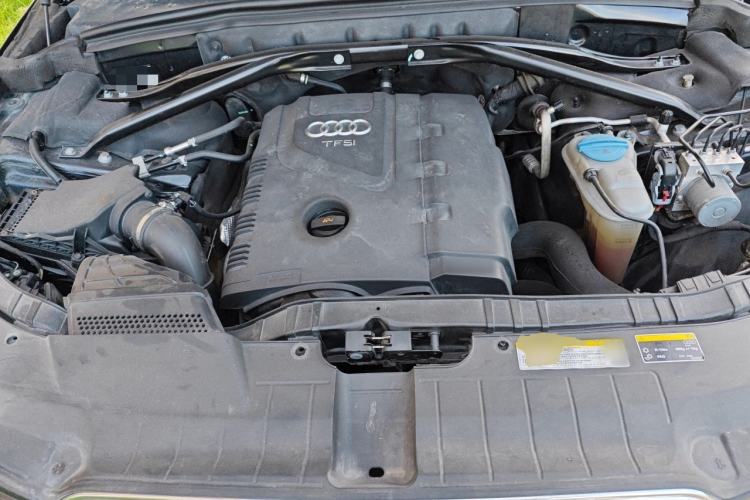 Used Audi Q5 2013 40 TFSI Comfort Edition Engine Bay