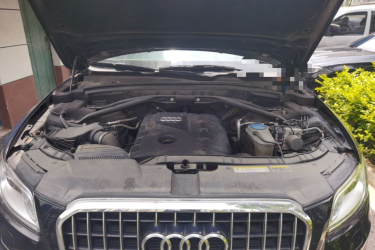 Used Audi Q5 2013 40 TFSI Ambition Engine Bay