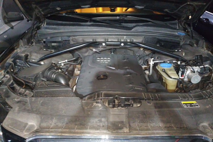 Used Audi Q5 2013 40 TFSI Ambition Engine Bay
