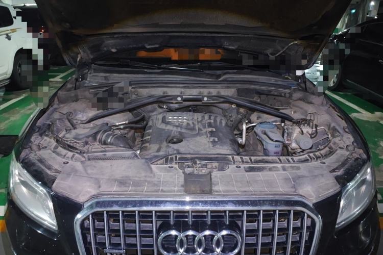Used Audi Q5 2013 40 TFSI Ambition Engine Bay