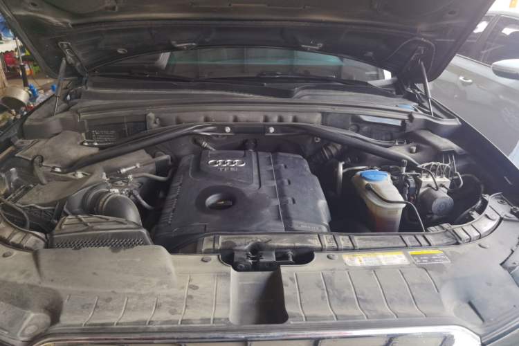 Used Audi Q5 2013 40 TFSI Ambition Engine Bay
