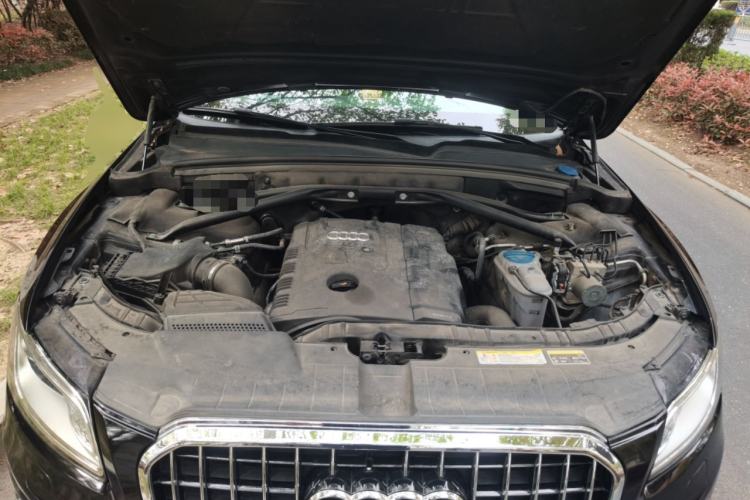 Used Audi Q5 2013 40 TFSI Technology Edition Engine Bay
