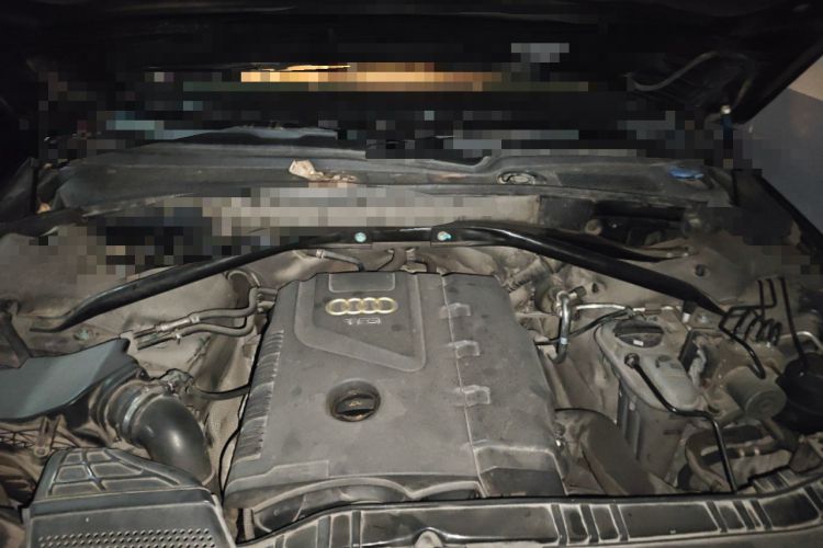 Used Audi Q5 2013 40 TFSI Technology Edition Engine Bay