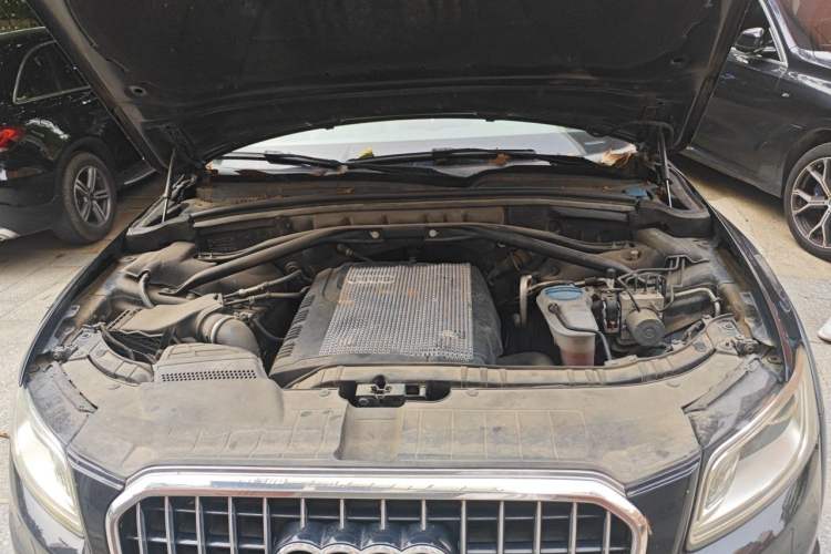 Used Audi Q5 2013 40 TFSI Luxury Model Engine Bay