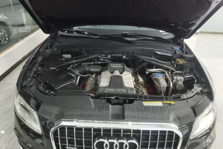 Used Audi Q5 2013 45 TFSI quattro Sport Edition Engine Bay