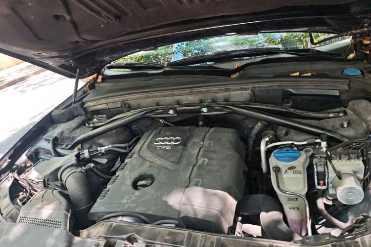 Used Audi Q5 2013 40 TFSI Ambition Engine Bay