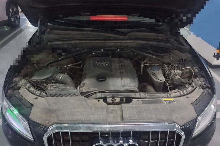 Used Audi Q5 2013 40 TFSI Ambition Engine Bay