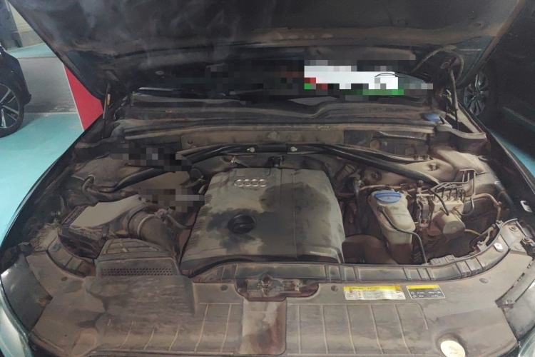 Used Audi Q5 2013 40 TFSI Ambition Engine Bay