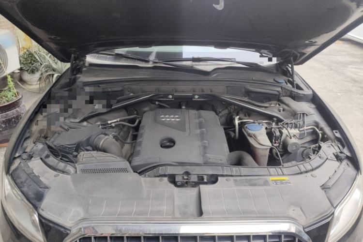 Used Audi Q5 2013 40 TFSI Ambition Engine Bay