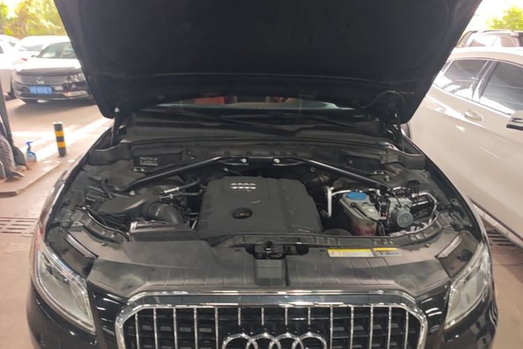 Used Audi Q5 2013 40 TFSI Ambition Engine Bay