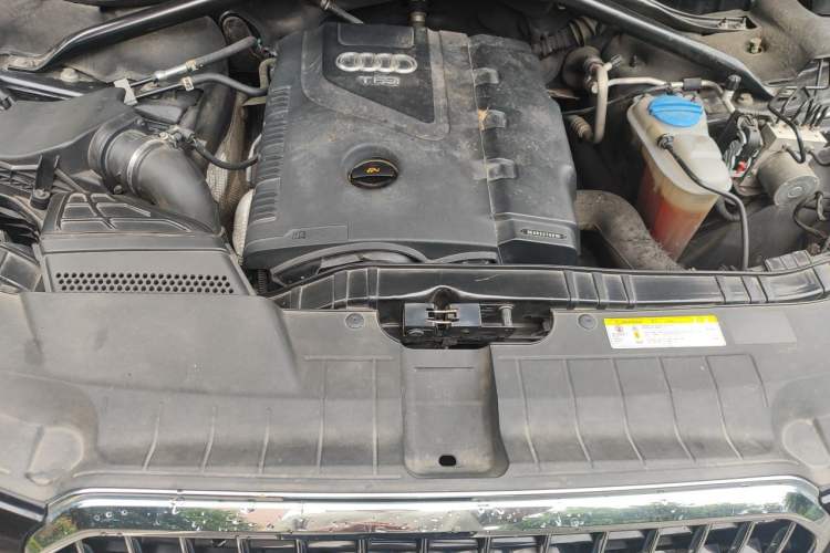 Used Audi Q5 2013 40 TFSI Technology Edition Engine Bay