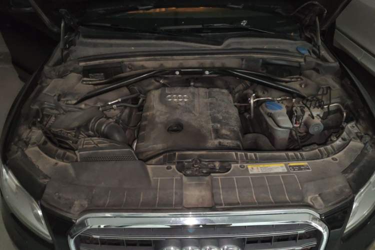 Used Audi Q5 2013 40 TFSI Comfort Edition Engine Bay