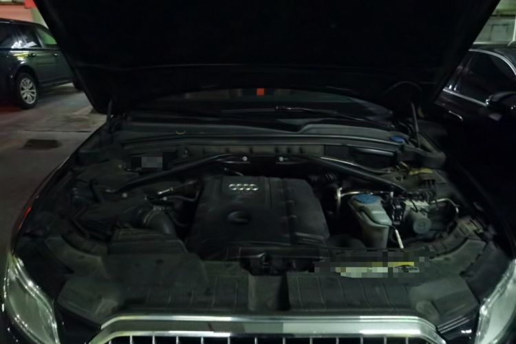 Used Audi Q5 2013 40 TFSI Ambition Engine Bay