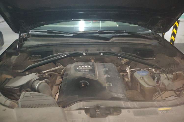Used Audi Q5 2013 40 TFSI Technology Edition Engine Bay
