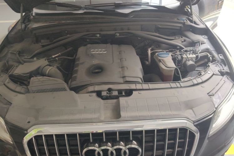 Used Audi Q5 2013 40 TFSI Comfort Edition Engine Bay