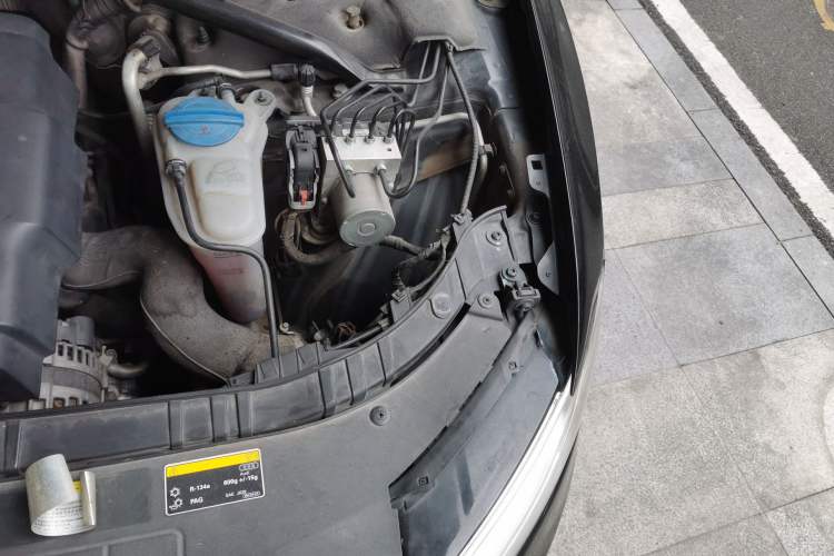 Used Audi Q5 2013 40 TFSI Ambition Engine Bay Left