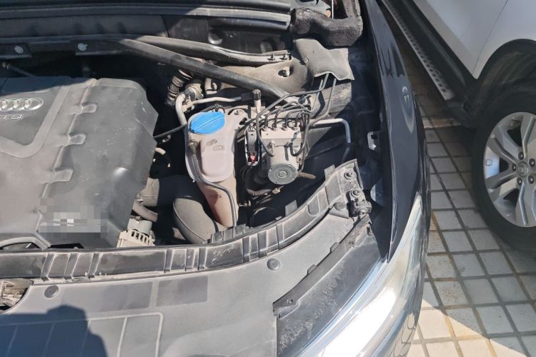 Used Audi Q5 2013 40 TFSI Technology Edition Engine Bay Left