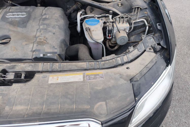 Used Audi Q5 2013 40 TFSI Comfort Edition Engine Bay Left