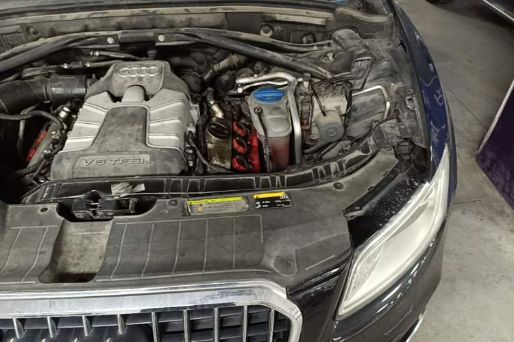 Used Audi Q5 2013 45 TFSI quattro Sport Edition Engine Bay Left