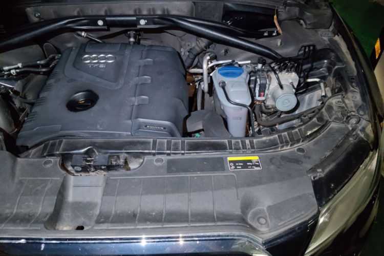 Used Audi Q5 2013 40 TFSI Technology Edition Engine Bay Left