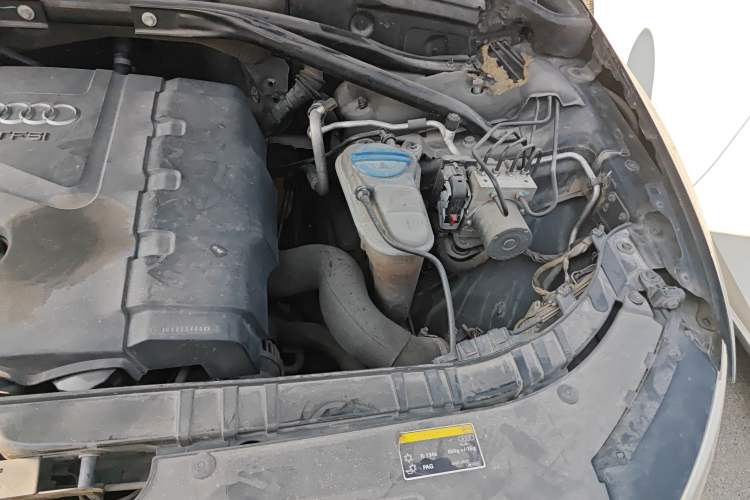 Used Audi Q5 2013 40 TFSI Technology Edition Engine Bay Left