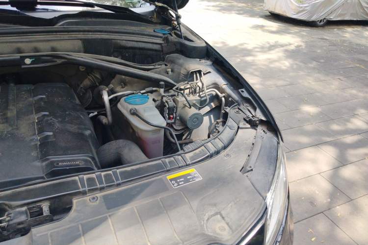 Used Audi Q5 2013 40 TFSI Comfort Edition Engine Bay Left