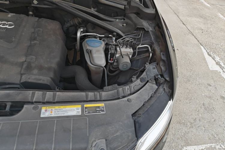 Used Audi Q5 2013 40 TFSI Ambition Engine Bay Left