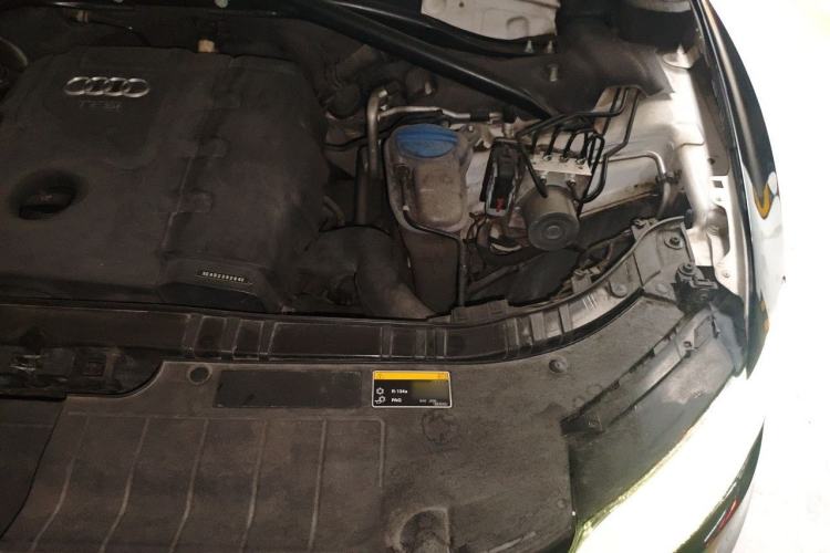 Used Audi Q5 2013 40 TFSI Ambition Engine Bay Left