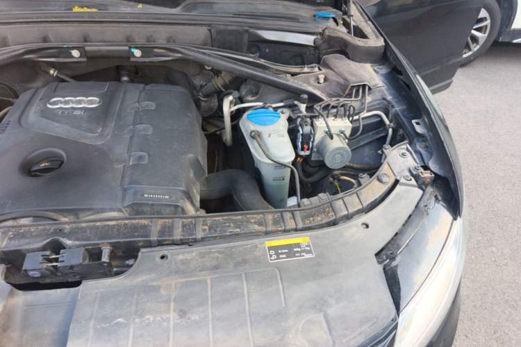 Used Audi Q5 2013 40 TFSI Comfort Edition Engine Bay Left