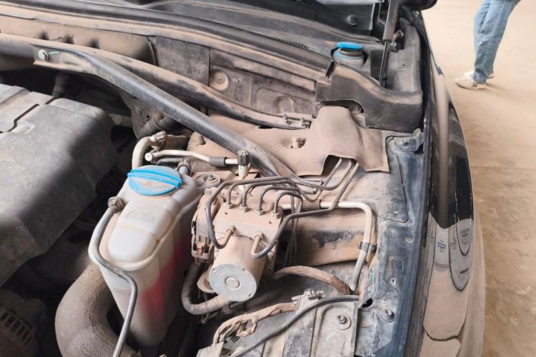 Used Audi Q5 2013 40 TFSI Comfort Edition Engine Bay Left