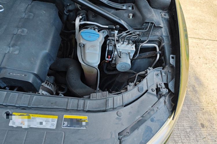 Used Audi Q5 2013 40 TFSI Comfort Edition Engine Bay Left