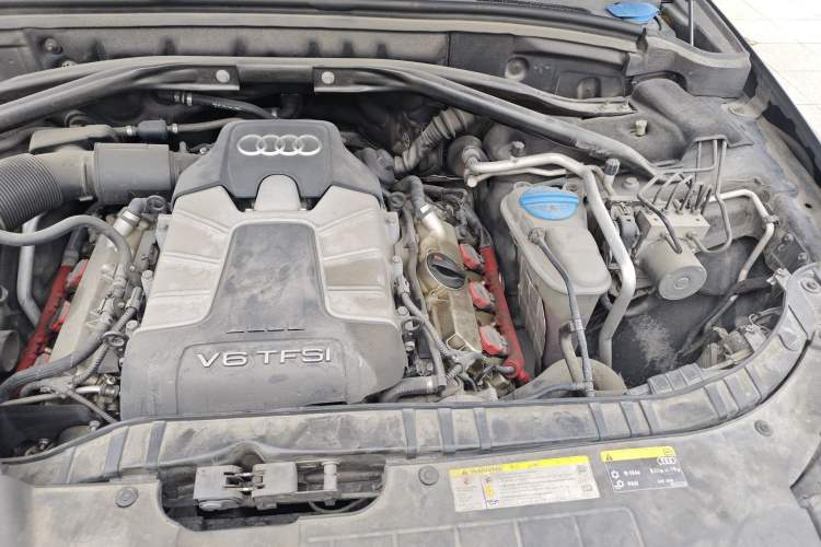 Used Audi Q5 2013 45 TFSI quattro Sport Edition Engine Bay Left